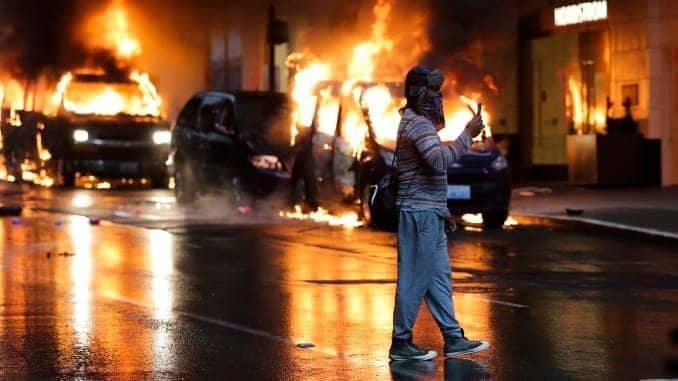 مدن أميركية "تشتعل" ومواجهات دموية مع الشرطة