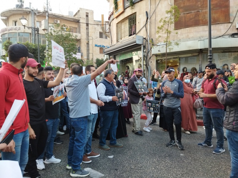 مسيرة تضامن مع الأسرى المضربين وسط رام الله