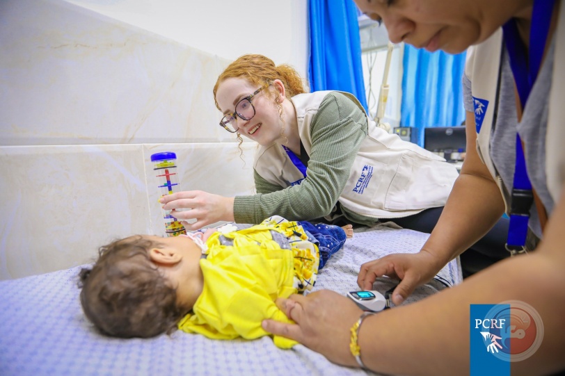 وفد أمريكي لجراحة قلب الأطفال تابع لجمعية إغاثة أطفال فلسطين يصل غزة
