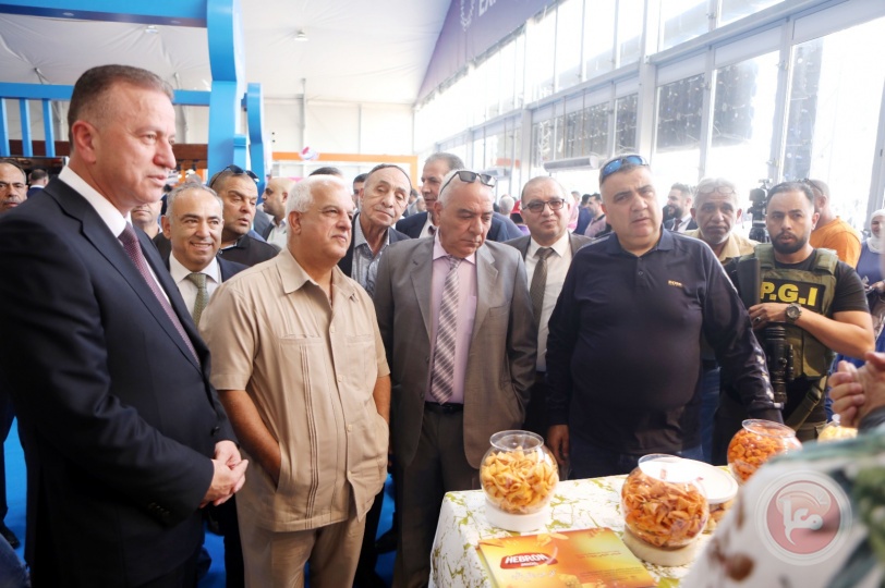 بمشاركة 70 شركة ومصنعا.. وزير الاقتصاد يفتتح معرض الغذاء في الخليل