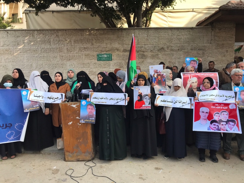 تظاهرة نسائية بغزة دعما للاسيرات والاسرى