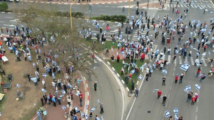 Üst üste 14. Cumartesi... Binlerce İsrailli yargı sisteminin değiştirilmesine karşı protestolara katıldı (fotoğraflar)