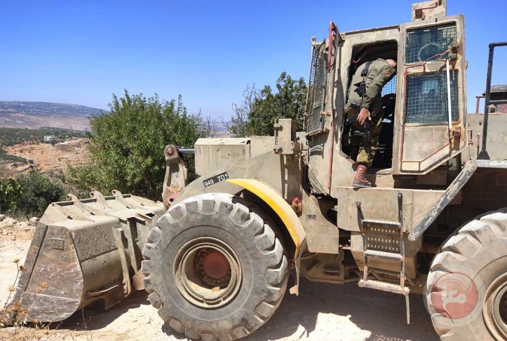 The occupation demolishes agricultural rooms and larches west of Hebron