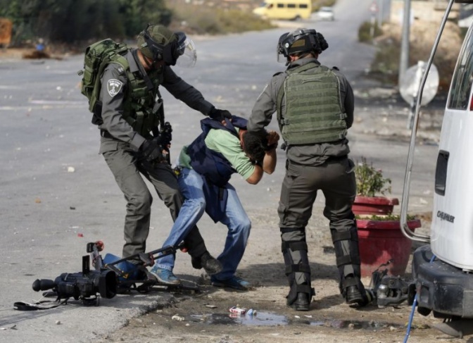 “Mada”: 47 attacks on journalists during April, perpetrated by the occupation forces