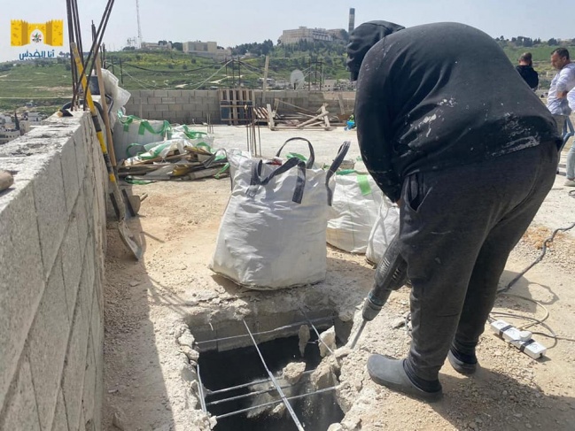 The occupation forces a citizen to demolish his house in Silwan
