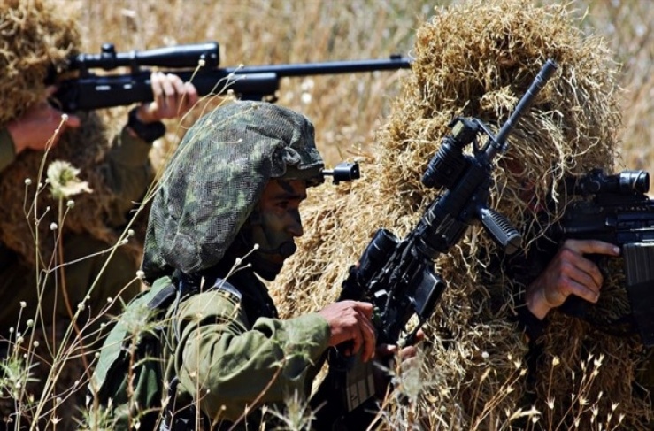 جيش الاحتلال يغير التعليمات ويسمح لجنوده بأخذ السلاح للمنزل