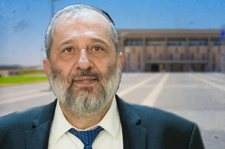35 Knesset members sign a bill to return Deri to the government