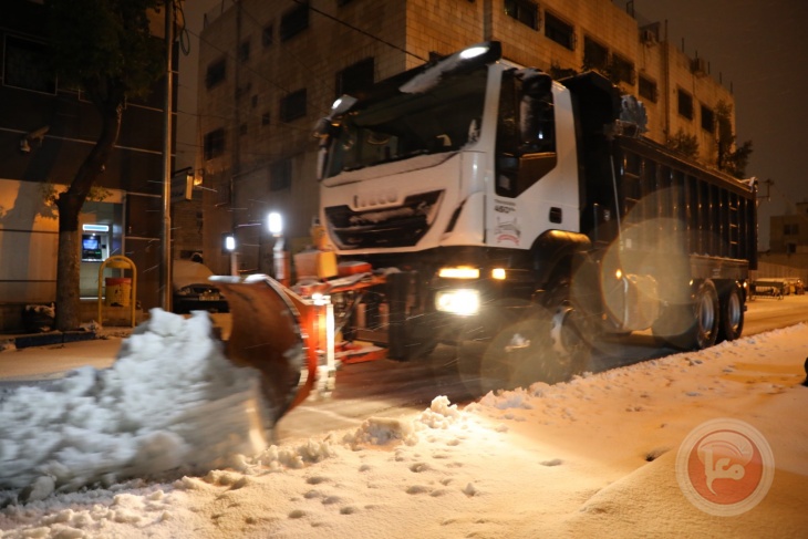 بلدية الخليل تتعامل مع 500 نداء استغاثة وتتجاوز العاصفة الثلجية