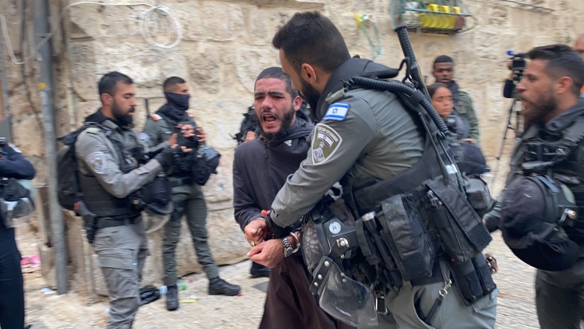 Occupation forces arrest a young man from Al-Aqsa (archive)