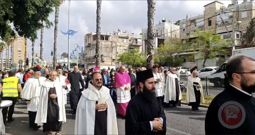 صور.. الآلاف يشاركون بمسيرة سيدة الكرمل في حيفا