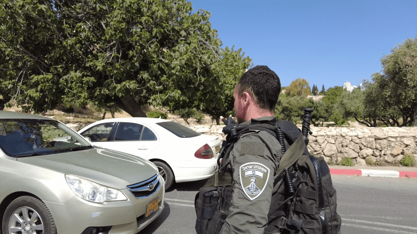 The occupation arrests a young man from Jerusalem