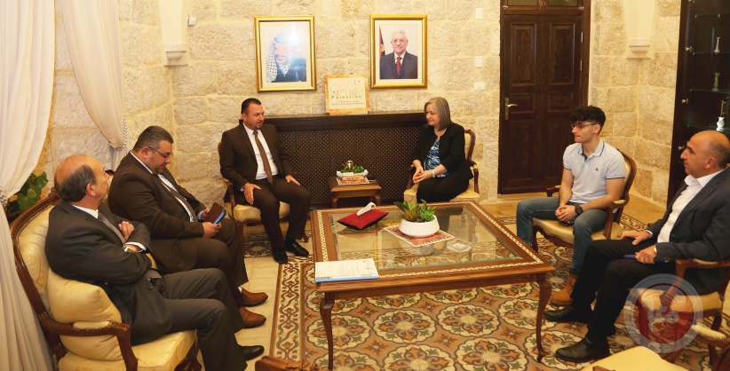 وزيرة السياحة والآثار تلتقي رئيس بلدية بيت لحم 