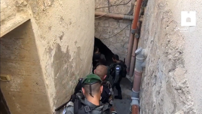 The occupation arrests a young man from the Old City of Jerusalem