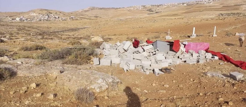 The occupation demolishes agricultural tents south of Hebron
