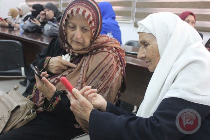 مركز الإعلام المجتمعي ينفذ مبادرة لتشجيع محو الأمية الرقمية لكبار السن في  غزة