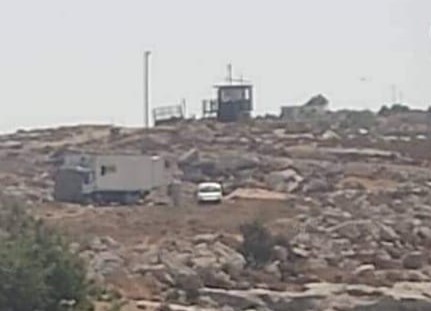 Settlers erect “caravans”  On the lands of "Khalat Al Nahla"  south of Bethlehem