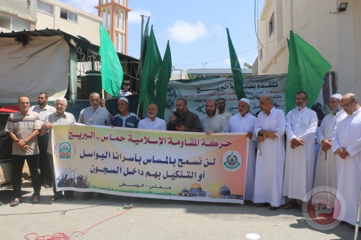 Hamas organizes solidarity vigils with prisoners in the central Gaza Strip
