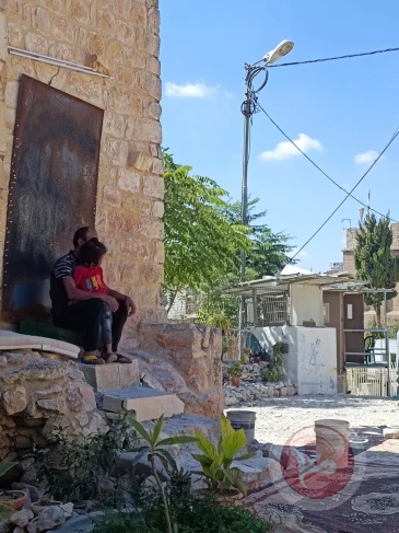 Hebron - A house was closed and a woman bruised after the occupation beat her