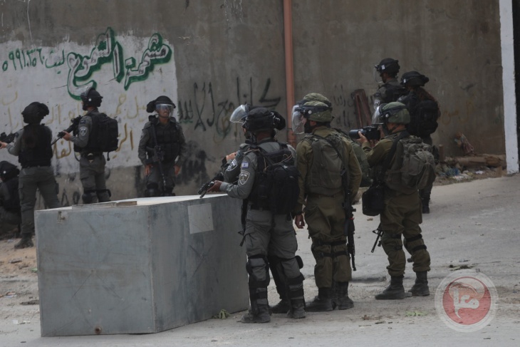 4 civilians were arrested and suffocated north of Hebron
