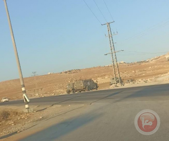 The occupation confiscates 10 vehicles from the Bedouin desert south of Hebron