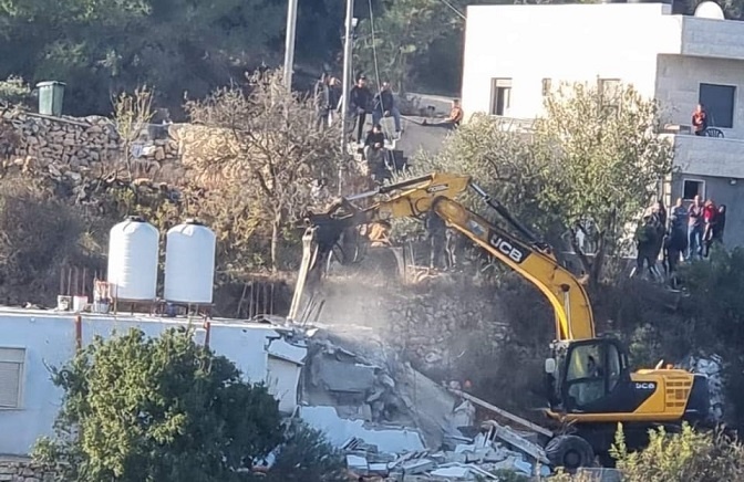 The occupation demolishes two homes in Al-Walaja, west of Bethlehem