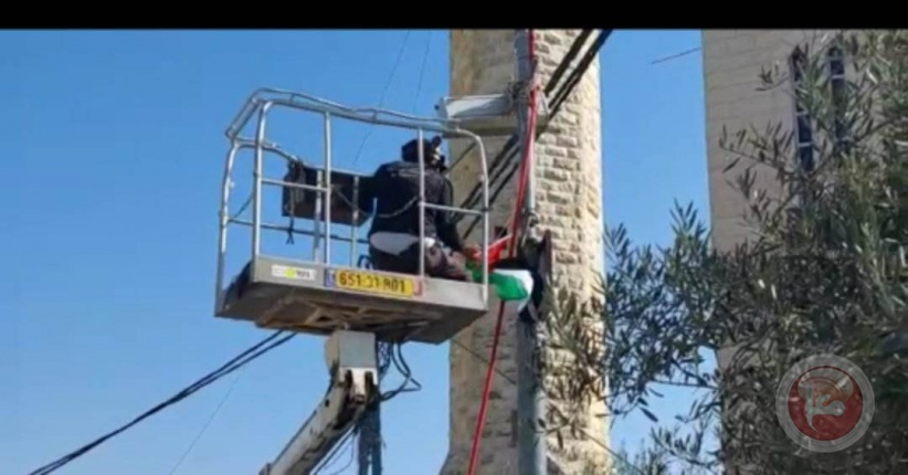 Issawiya - The occupation removes and confiscates the Palestinian flags and the flags of the factions