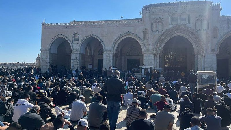 70,000 perform Friday prayers at Al-Aqsa Mosque