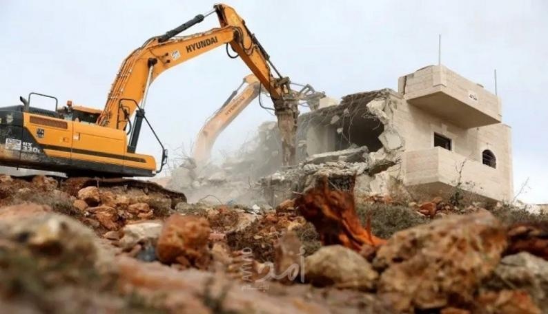 A demolition operation in the village of Jabal Al-Mukaber belongs to the family of a Jerusalemite prisoner