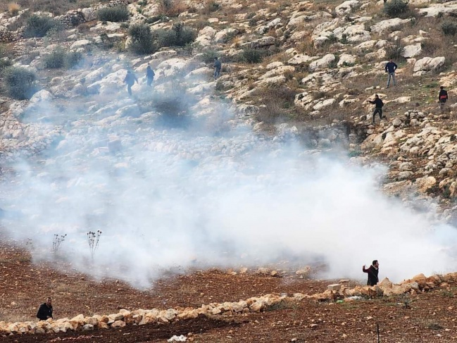 Injuries of suffocation during clashes with the occupation south and east of Nablus