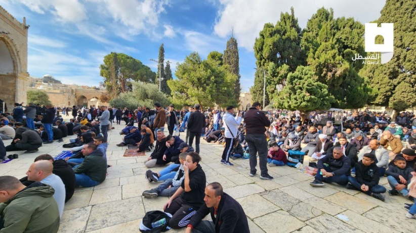 70,000 worshipers perform Friday prayers at Al-Aqsa Mosque