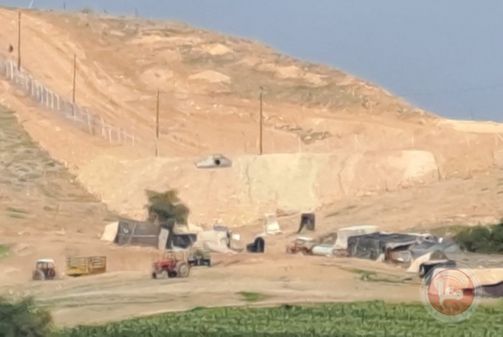 The Jordan Valley.. Settlers fence off land in Khirbet Al Farisiya
