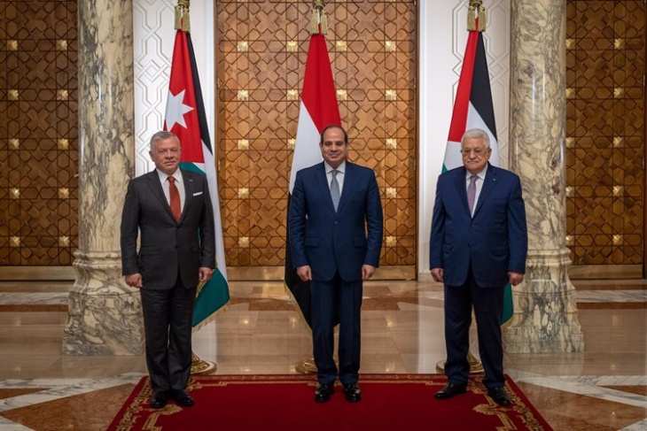 A tripartite summit in Cairo brings together the leaders of Egypt, Jordan and Palestine