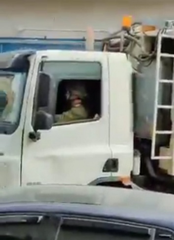 The occupation confiscates a waste collection vehicle west of Salfit
