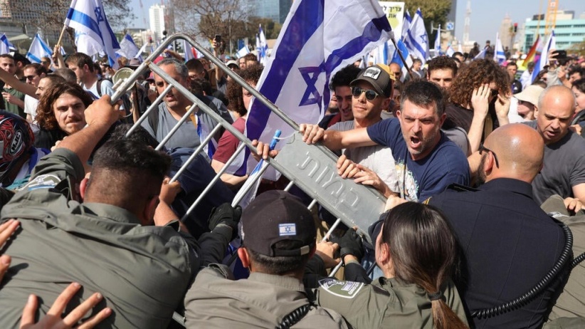 Reservists in elite units join the protests against Netanyahu
