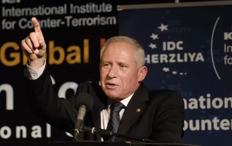 Lapid: Avi Dichter endangers Israel's security