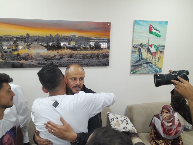 The occupation releases a prisoner from Khan Yunis who spent 17 years in prison