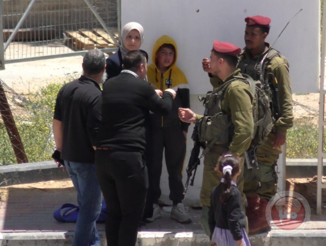 The occupation arrests a 10-year-old child and attacks a school in Hebron