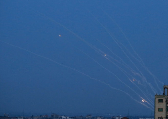 The occupation bombs Rafah and the resistance's missiles are renewed towards the settlements