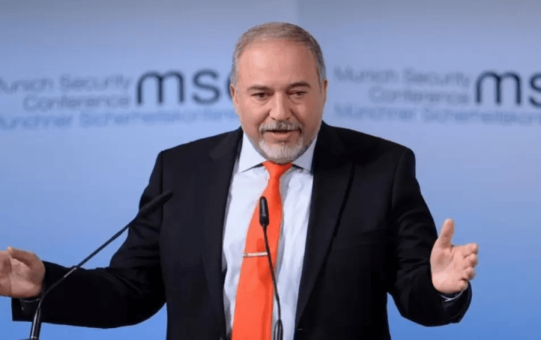 Lieberman accuses Lapid and Gantz of collusion with Netanyahu