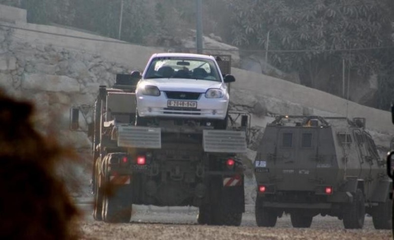 The occupation seizes a vehicle, an electric transformer and a crane in Aqraba