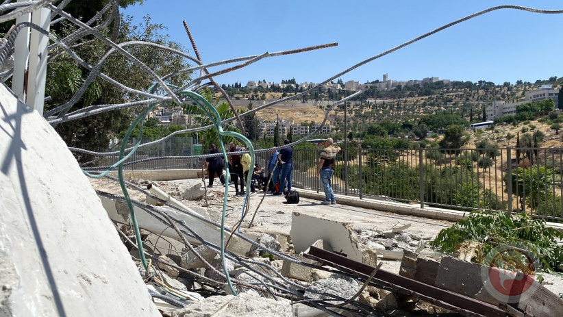 New demolition and displacement of the Totah family - The occupation municipality demolished a house and barracks in Jerusalem