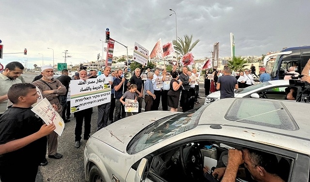 Demonstration and closure of Wadi Ara Street to condemn the crime