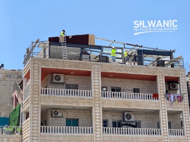 بلدية الاحتلال تهدم احد الطوابق في بناية سكنية ببلدة الطور
