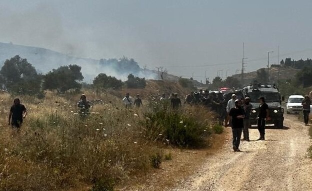 Dozens of settlers attack the village of Orif