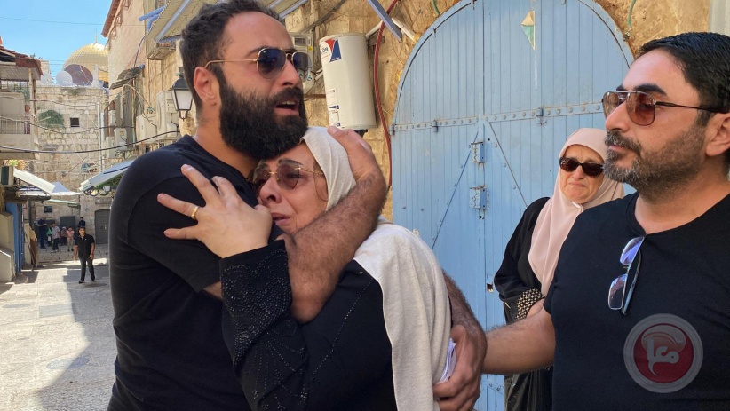 Ma'an Report: "My house is a captive and will be liberated"  Nora pours milk, a neighbor of Al-Aqsa, is expelled from her home