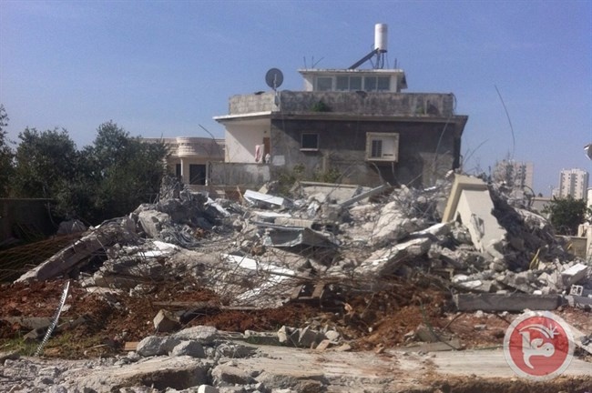 اللد: السلطات الاسرائيلية تهدم منزلا لعائلة النقيب