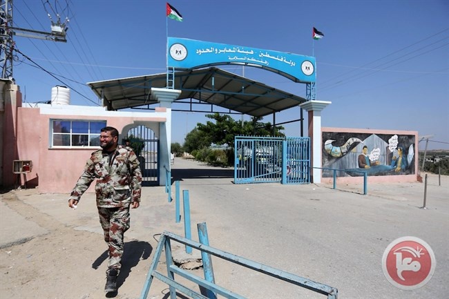 The occupation arrests a merchant at the Beit Hanoun checkpoint in the northern Gaza Strip