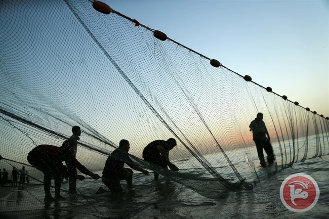 Occupation forces target fishermen in the Rafah Sea