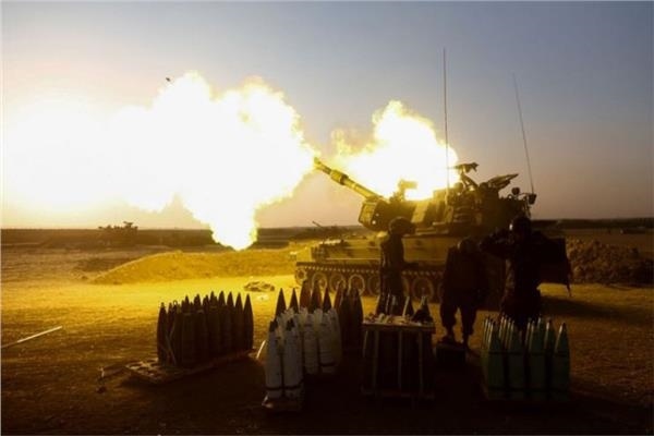 Occupation artillery bombarded resistance observatories in the northern Gaza Strip