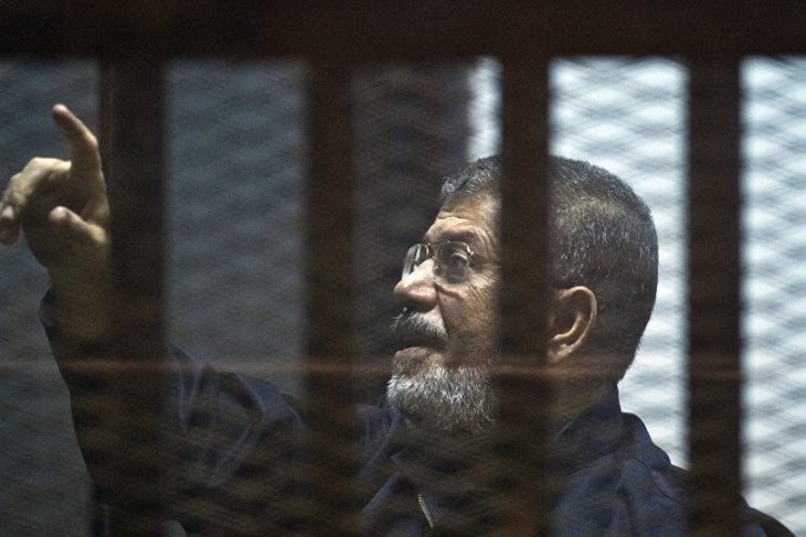 أثناء محاكمته- وفاة الرئيس المصري المعزول محمد مرسي